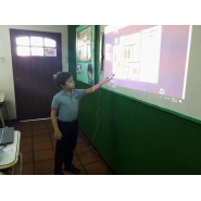 Repaso para evaluación con la pizarra con alumnos de 3er º